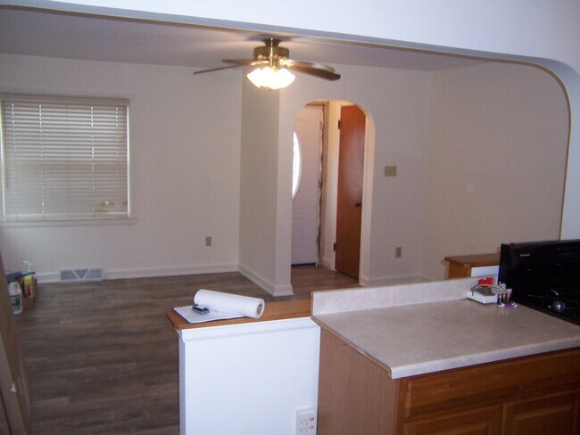 Building Photo - 341 E Gauer Cir