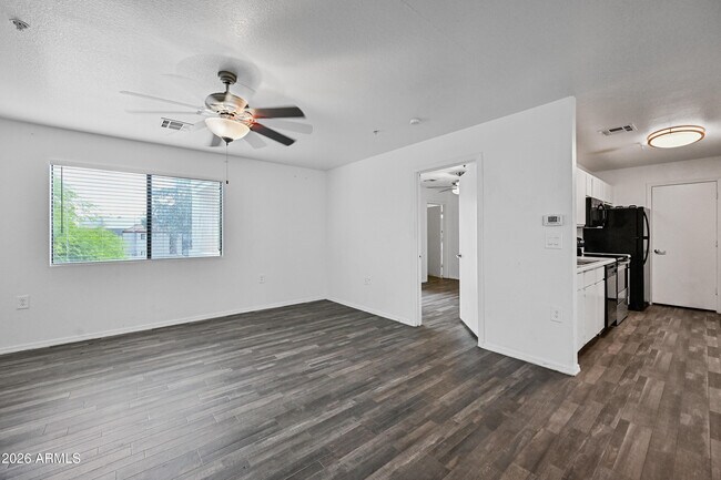 Foto del edificio - 3065 N 67th Ave