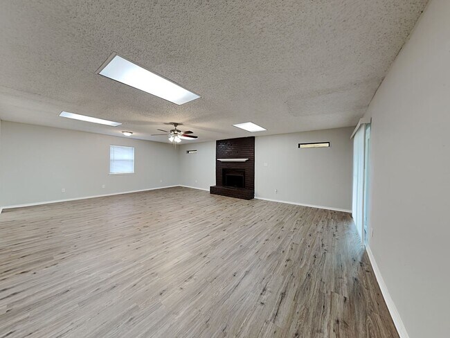 Foto del edificio - Coming Soon! 3 BR/2BA | Newly Renovated Single Family Home | Fenced backyard | In Mesquite
