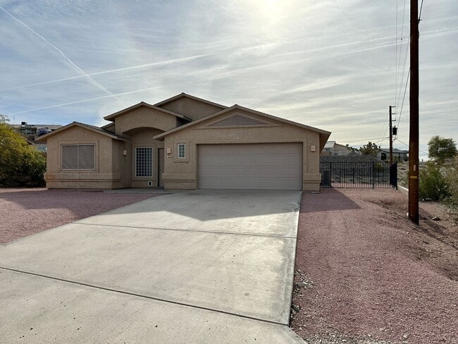 Building Photo - Long term - Unfurnished - Large home with ...