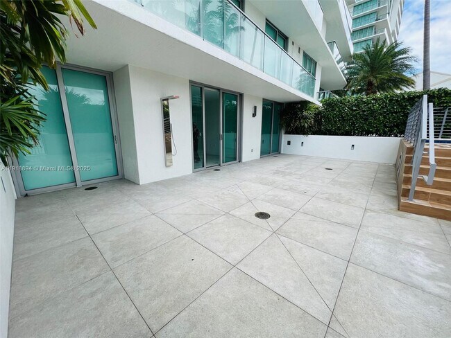 Building Photo - 300 Sunny Isles Blvd