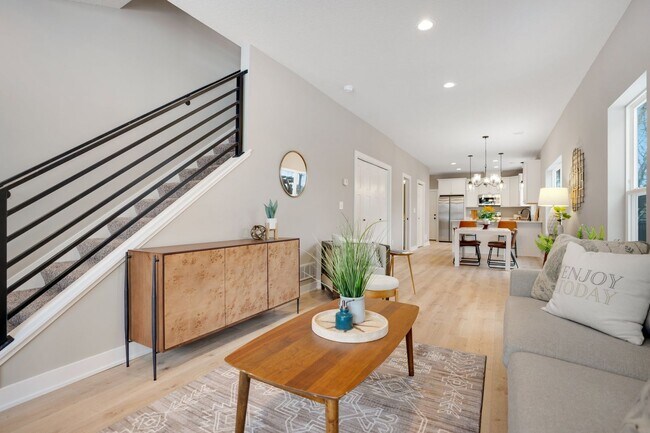 Foto del edificio - Available 07/01! New Build 4 bed 3 Bath in Hopkins!