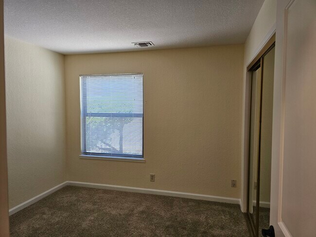 Second bedroom - 741 Mikkelsen Dr