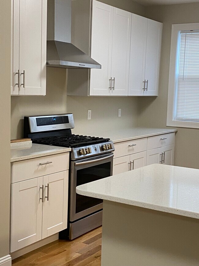 Building Photo - 45 Crawford St