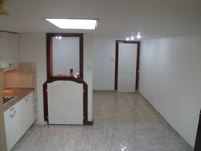 Building Photo - 236 Garden Av