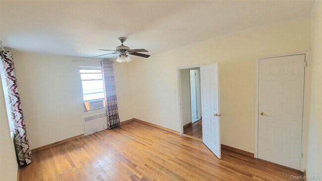Foto del edificio - 63-60 102nd St