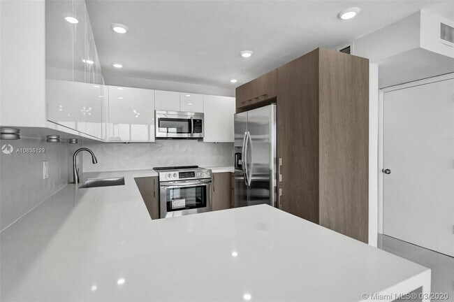 Building Photo - 2401 S Ocean Dr