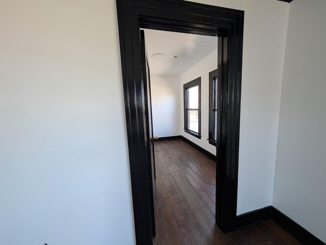 Foto del edificio - 4053 S Budlong Ave