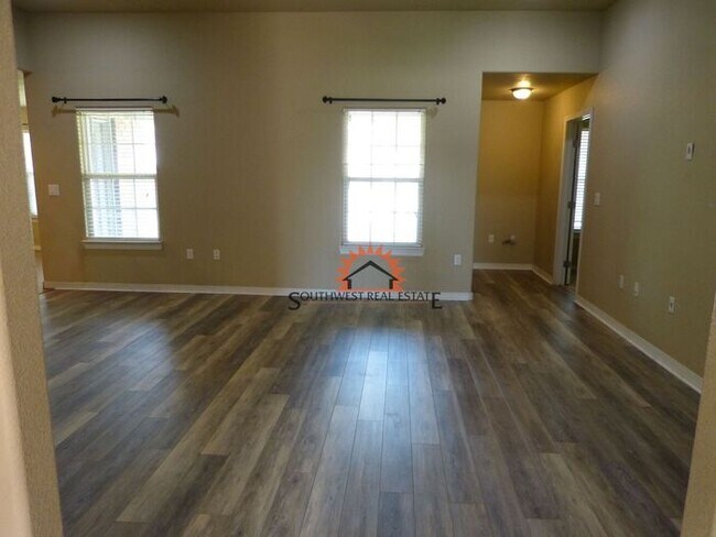 Building Photo - Beautiful 3 bedroom home