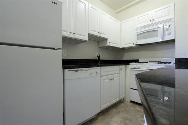 Building Photo - 36 Follen St
