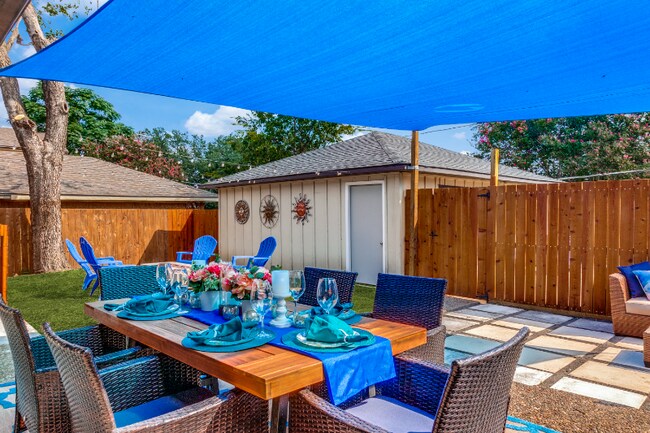 Foto del edificio - 7738 Village Trail Dr