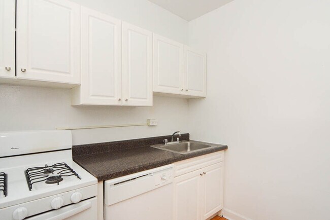 Foto del edificio - 3728 N Pine Grove Ave