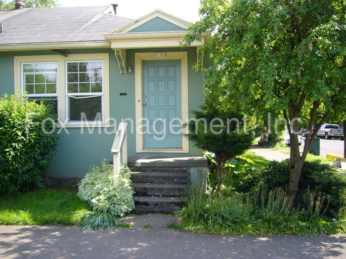 Primary Photo - 1802 SE Clinton St