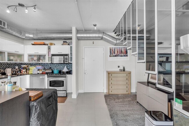 Foto del edificio - 690 SW 1st Ct