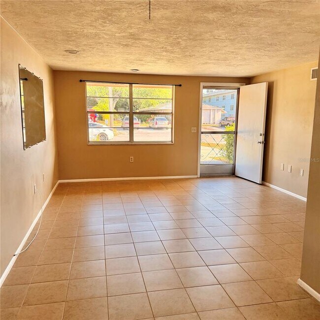Building Photo - 5401 Pasadena Dr