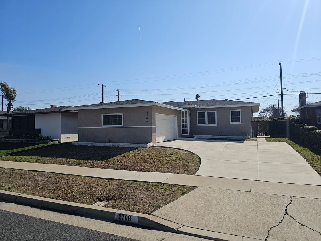 Foto principal - 3BD / 2 BA - $4000 | SPACIOUS SFR- MUST SEE!!