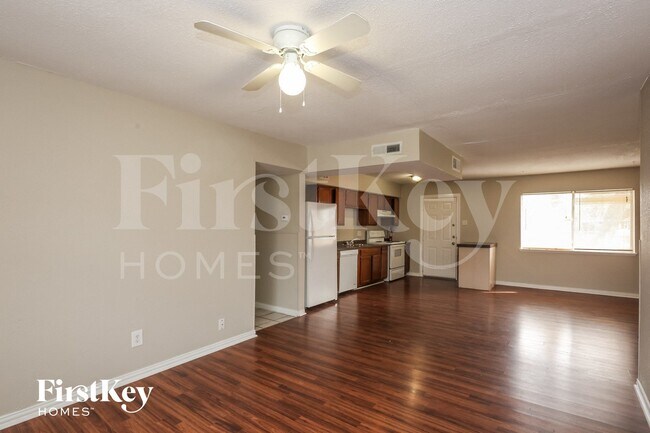 Foto del edificio - 4013 Commonwealth Dr