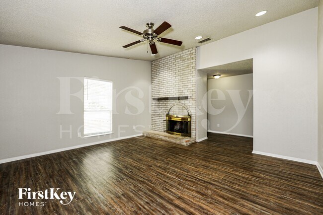 Foto del edificio - 218 Long Shadow Ln