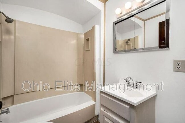 Building Photo - 890 Studer Ave