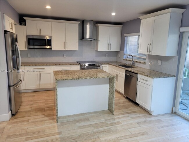 Foto del edificio - 1325 NW 123rd Terrace