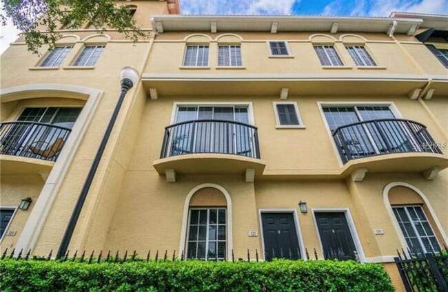 Foto del edificio - 121 S Sherrill St