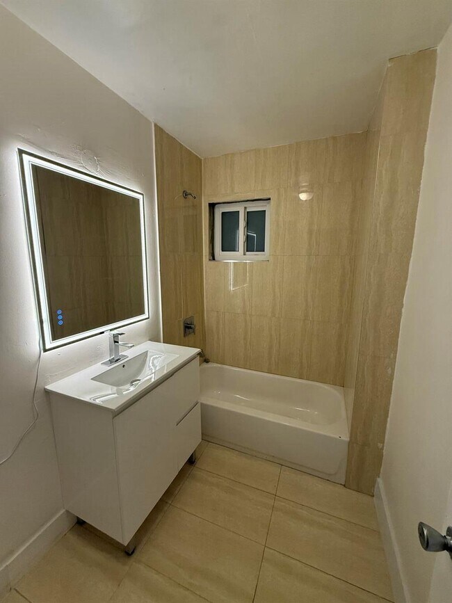 Foto del edificio - 2336 NW 35th St