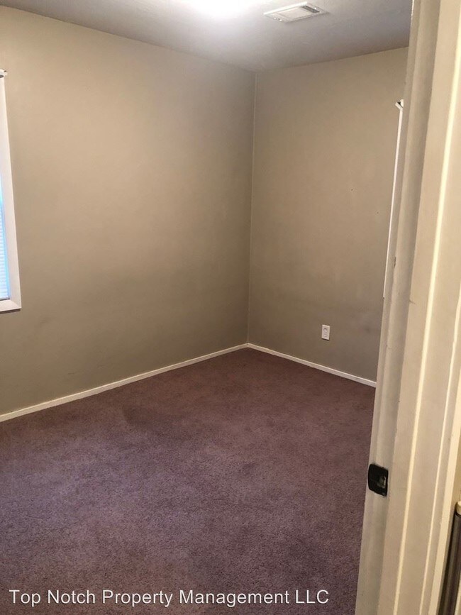Building Photo - 3 br, 1 bath House - 2611 W 70th St