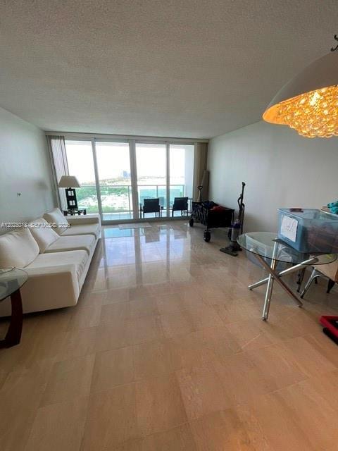 Foto del edificio - 100 Bayview Dr