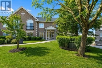 Building Photo - 121 Robson Ct