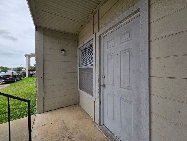 Foto del edificio - SECTION 8 ACCEPTED - WATER INCLUDED - AVAI...