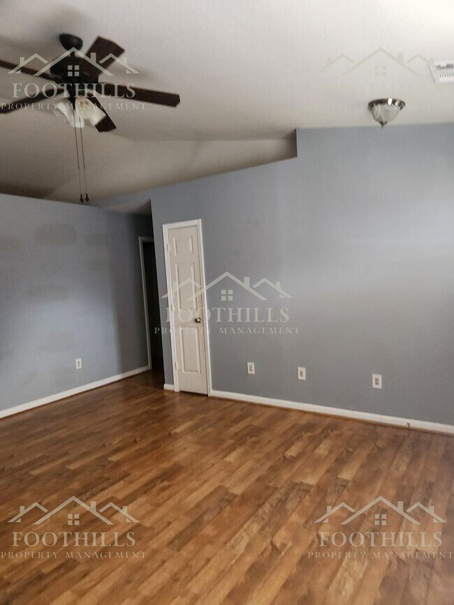 Foto del edificio - 438 Old Colony Rd