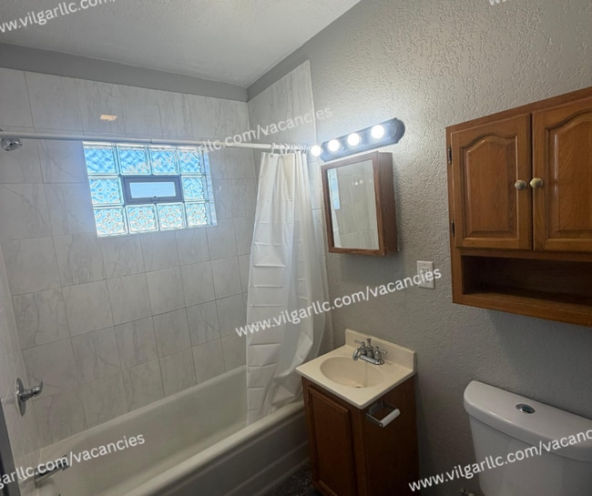 Building Photo - 3713 Hemlock St