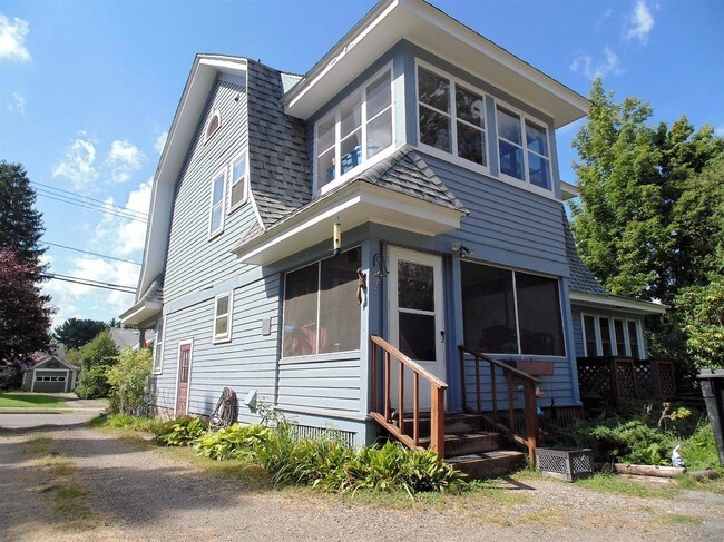 Foto del edificio - 73 W Main St