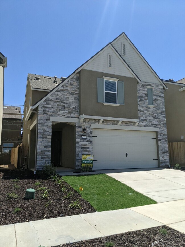 Foto del edificio - $250.00 OFF FIRST MONTH'S RENT!  Ready Now...