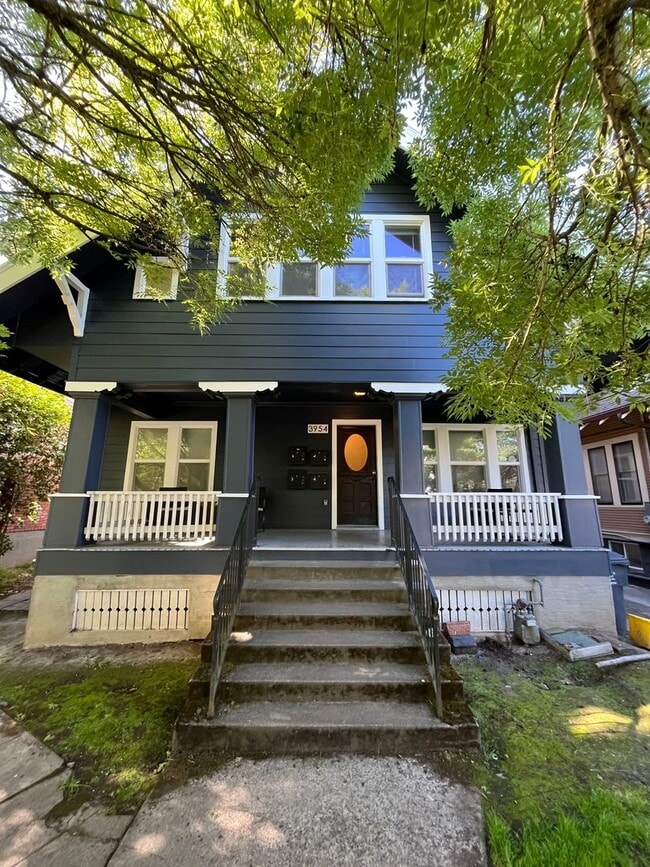 Building Photo - 3954 SE Grant St