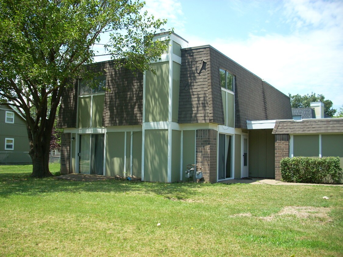 3701 Brush Creek Dr, Lawrence, KS 66047 Townhome Rentals in Lawrence KS