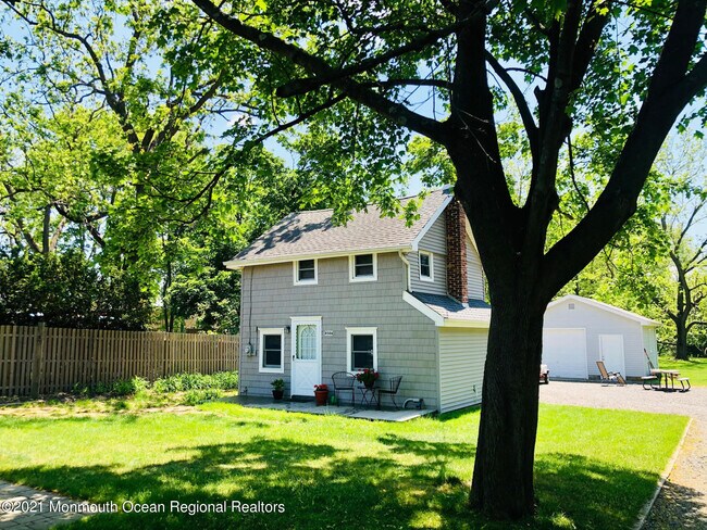 Building Photo - 850 Old Corlies Ave