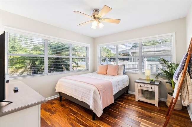 Building Photo - 304 N Matanzas Ave