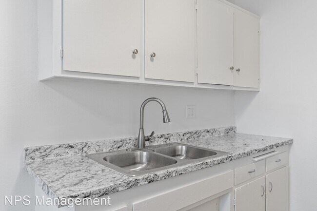 Foto del edificio - 2 br, 1 bath Apartment - 1128 E 12th Stree...