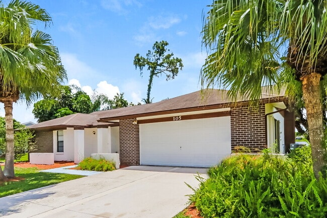 Building Photo - 105 Parkwood Dr