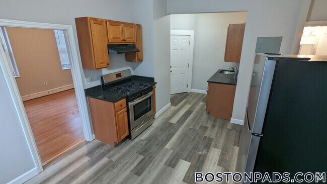 Building Photo - 98 Woodledge St