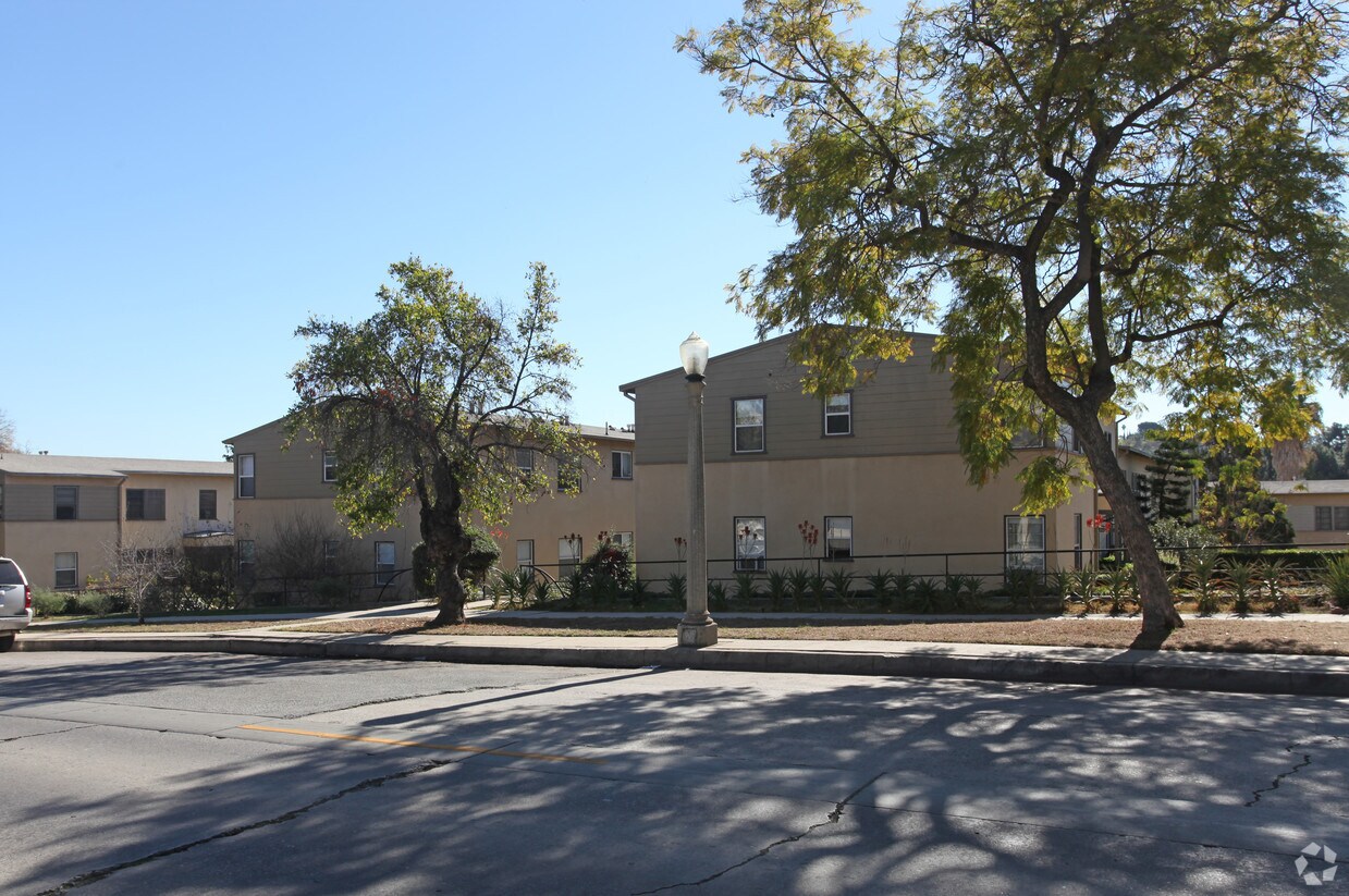 Rowena Avenue Apartments in Los Angeles Apartments in Los Angeles, CA