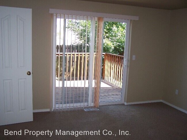 Building Photo - 3 br, 2 bath House - 3220 NE Woodbury Ct.