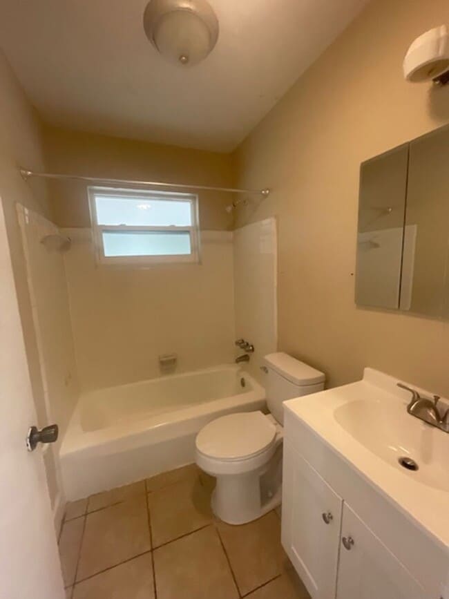 Building Photo - 3 Bed 1 Bath Home | Pet Friendly | Washer Dryer Hook Ups | Section 8 Welcome