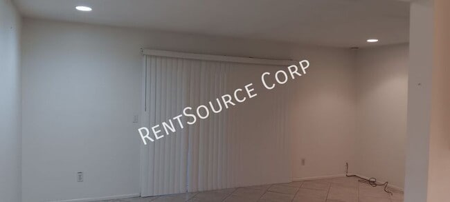 Building Photo - 304 Grove Ct
