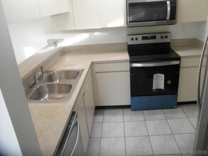 Building Photo - 3896 Victoria Dr