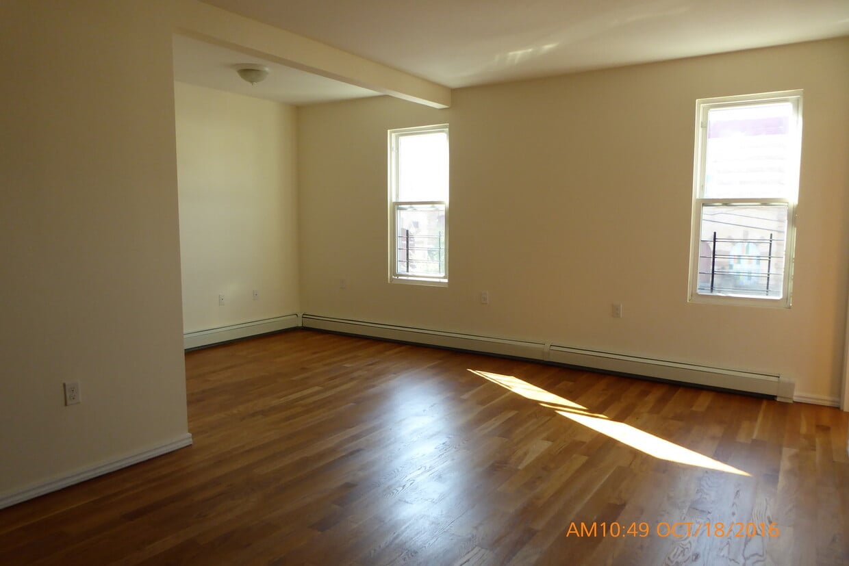 Photo - 441 E 180 St