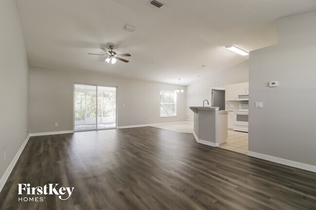 Foto del edificio - 2417 Larkwood Rd