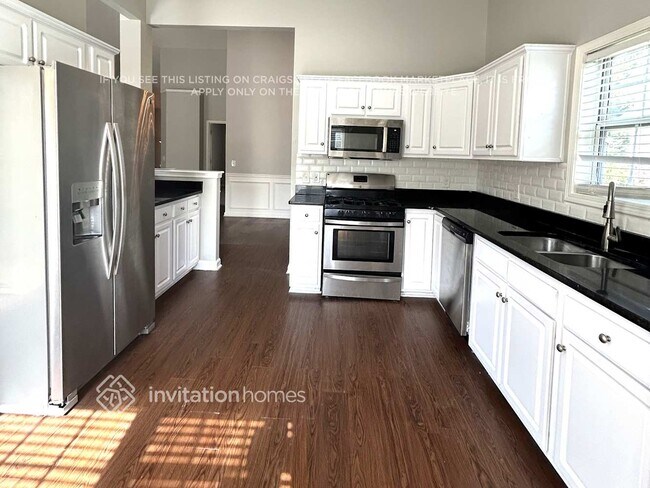 Foto del edificio - 3650 Devon Ct NW