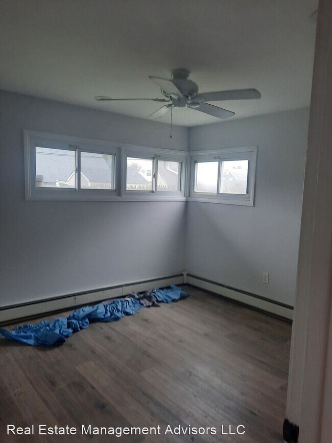 Building Photo - 16 Greenbriar Rd